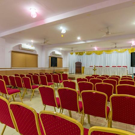 Готель Sree Gokulam Residency Thrissur Екстер'єр фото