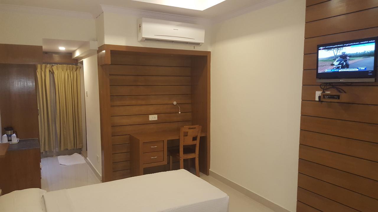 Готель Sree Gokulam Residency Thrissur Екстер'єр фото