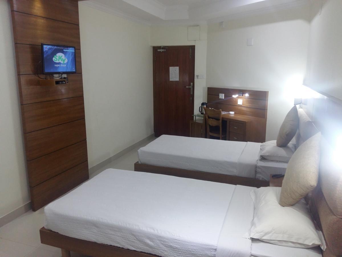 Готель Sree Gokulam Residency Thrissur Екстер'єр фото