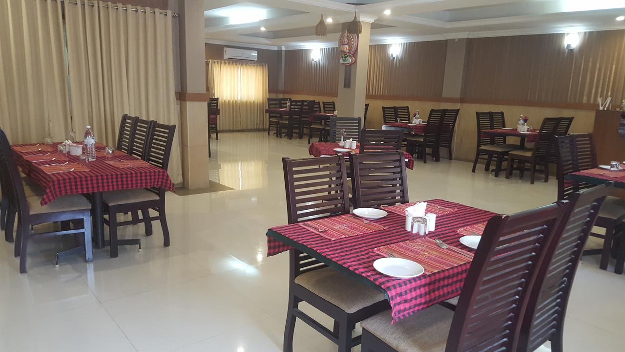 Готель Sree Gokulam Residency Thrissur Екстер'єр фото