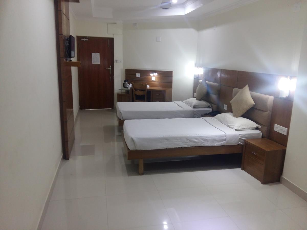 Готель Sree Gokulam Residency Thrissur Екстер'єр фото