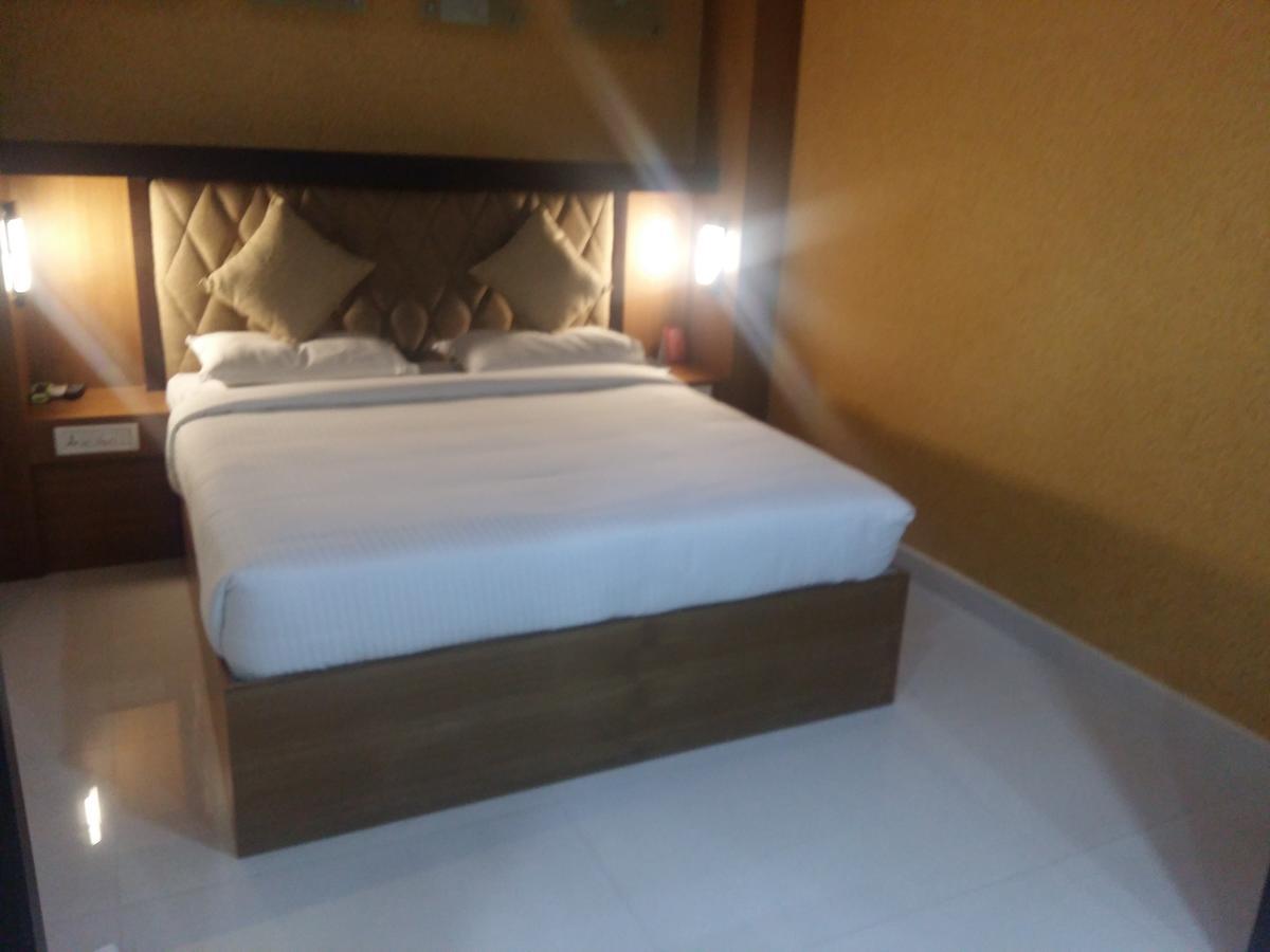 Готель Sree Gokulam Residency Thrissur Екстер'єр фото