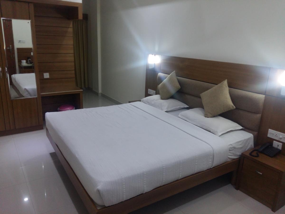 Готель Sree Gokulam Residency Thrissur Екстер'єр фото