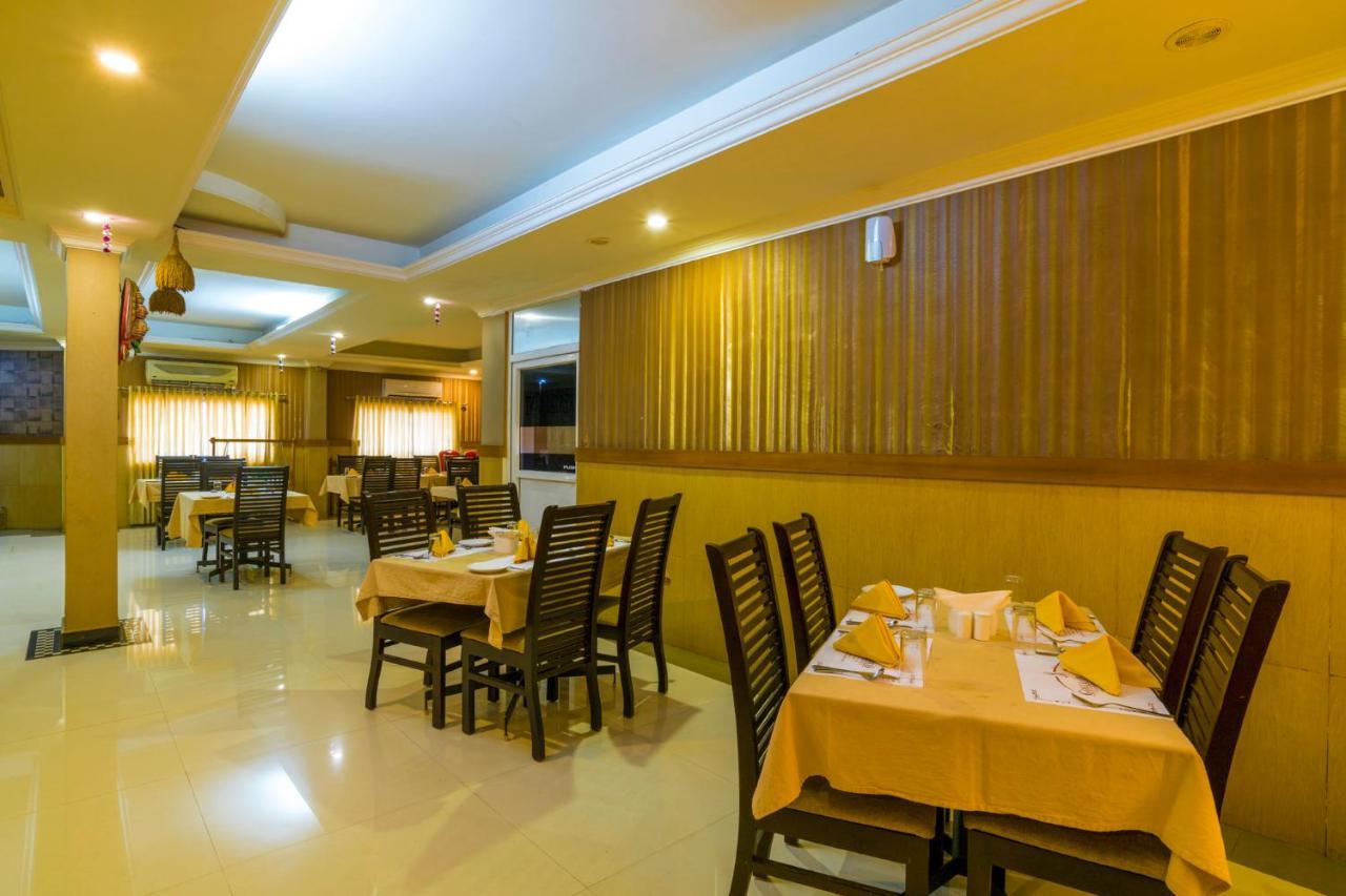 Готель Sree Gokulam Residency Thrissur Екстер'єр фото