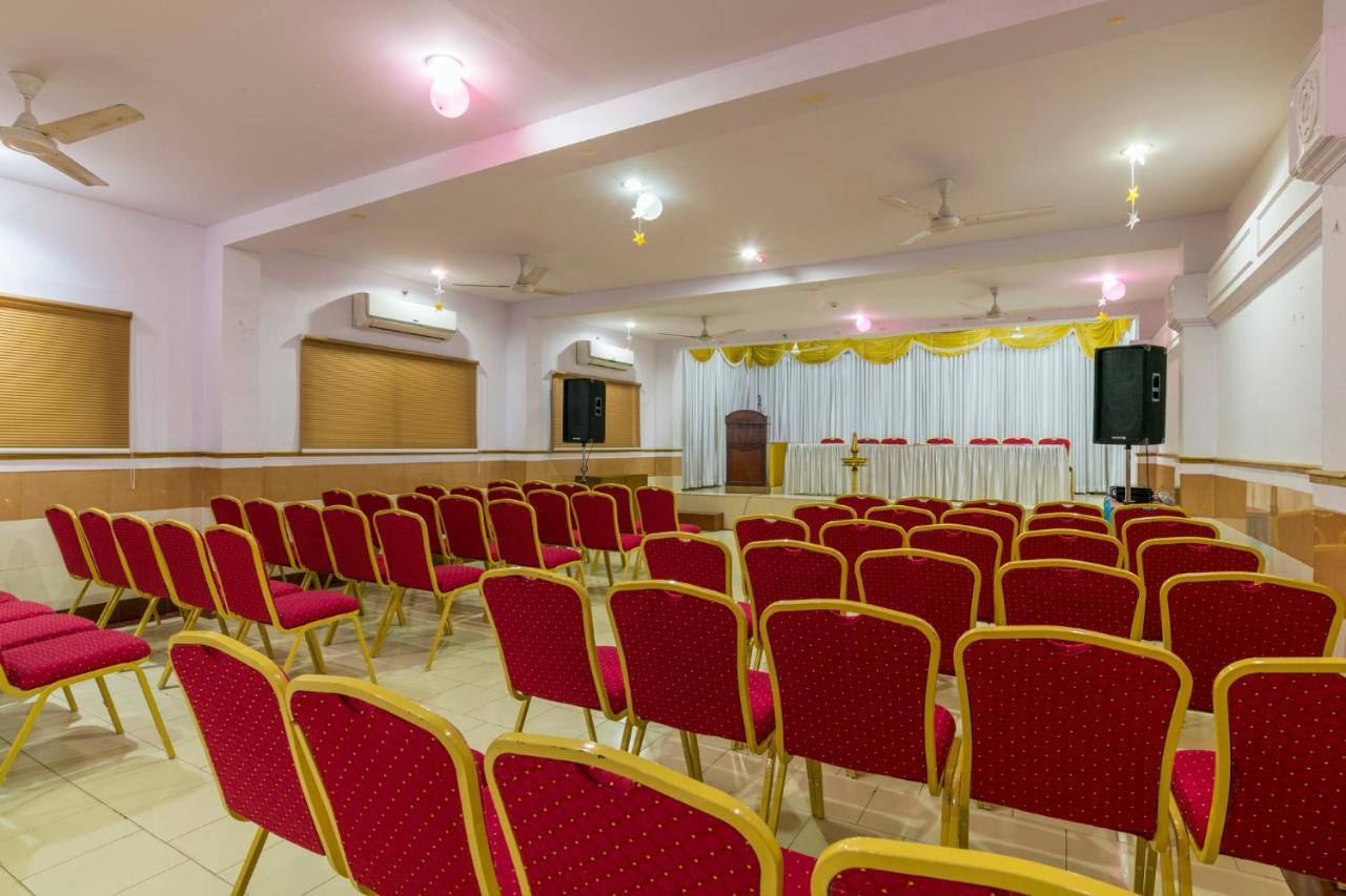 Готель Sree Gokulam Residency Thrissur Екстер'єр фото