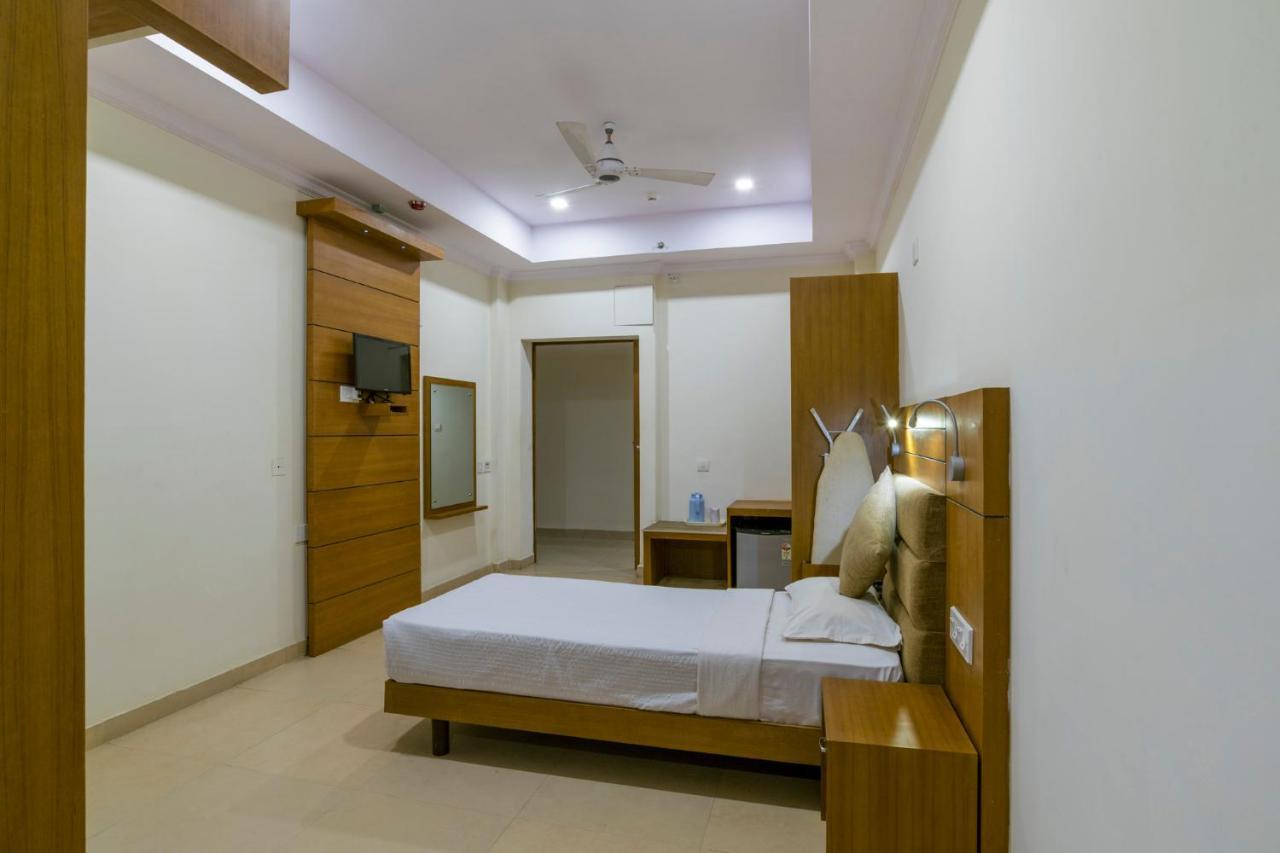 Готель Sree Gokulam Residency Thrissur Екстер'єр фото