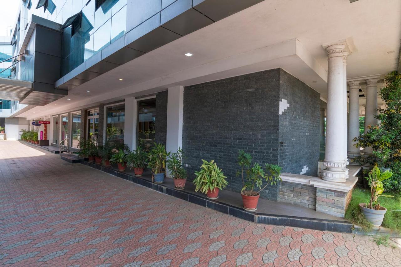 Готель Sree Gokulam Residency Thrissur Екстер'єр фото