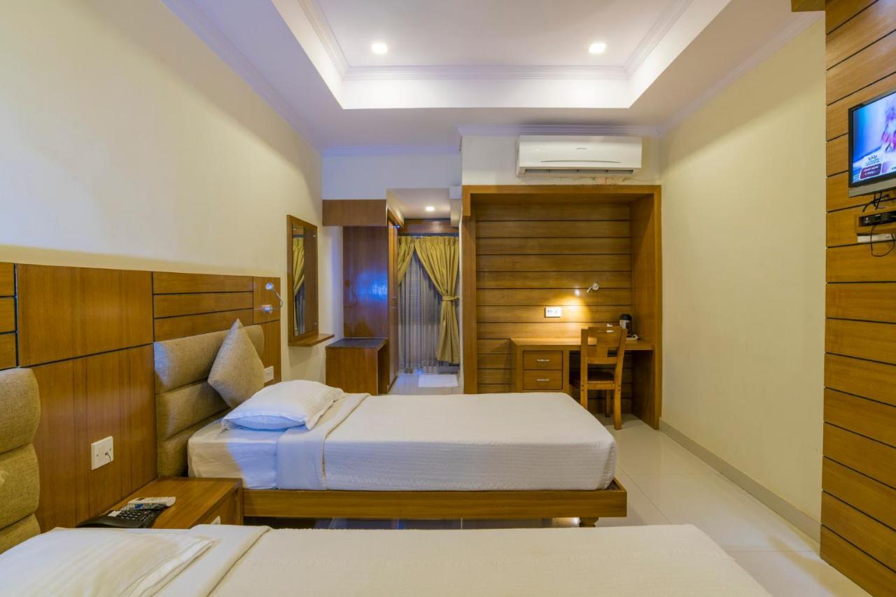 Готель Sree Gokulam Residency Thrissur Екстер'єр фото