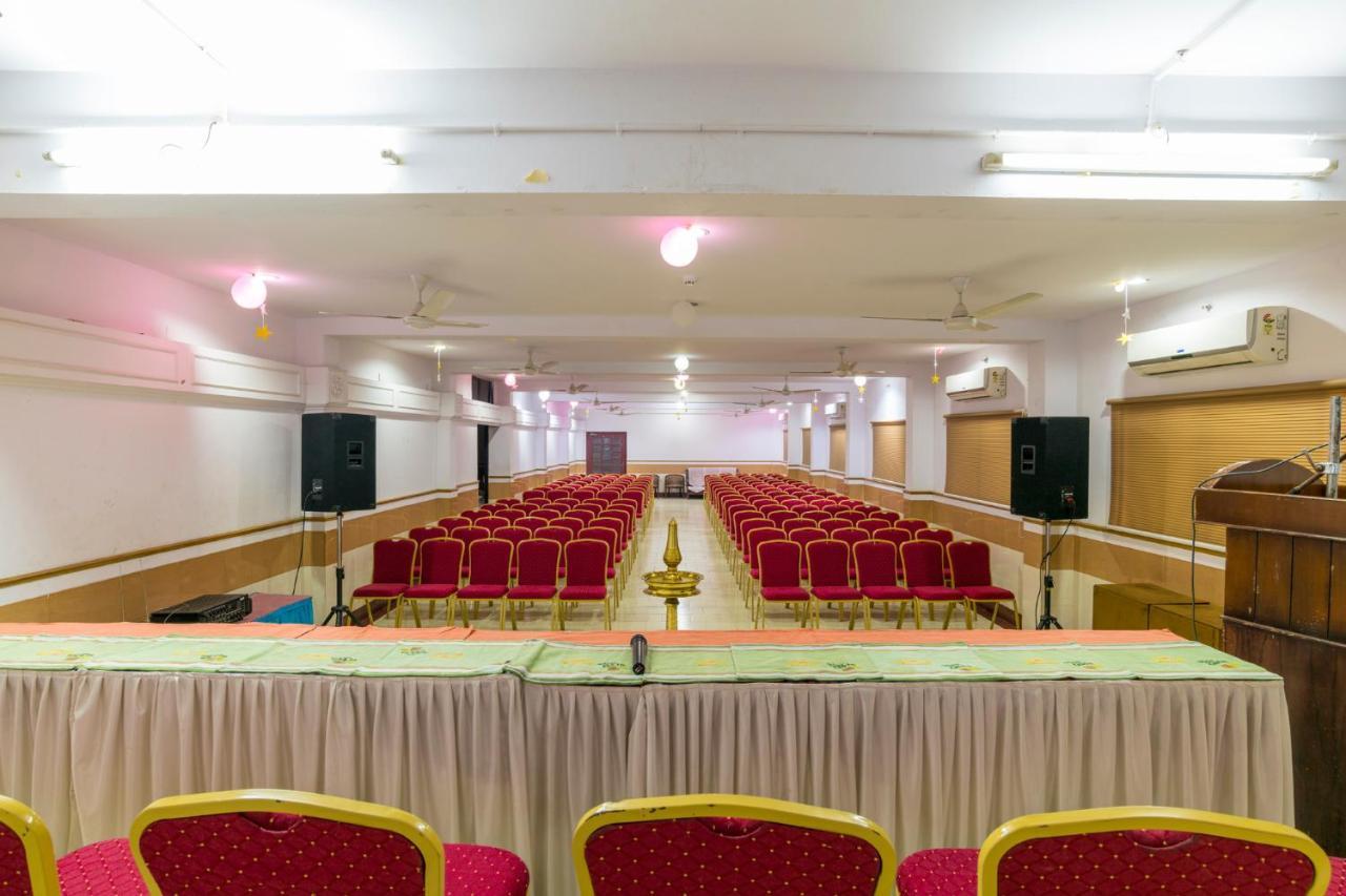 Готель Sree Gokulam Residency Thrissur Екстер'єр фото