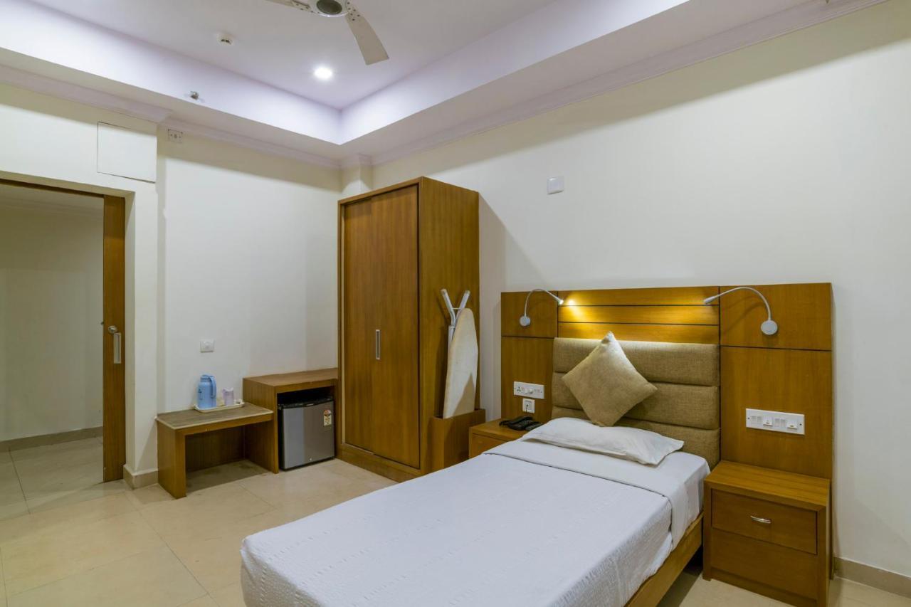 Готель Sree Gokulam Residency Thrissur Екстер'єр фото