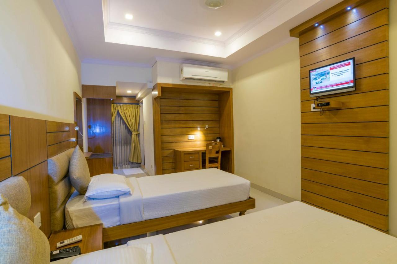 Готель Sree Gokulam Residency Thrissur Екстер'єр фото