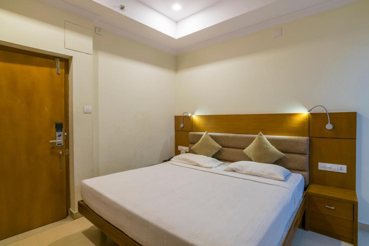 Готель Sree Gokulam Residency Thrissur Екстер'єр фото