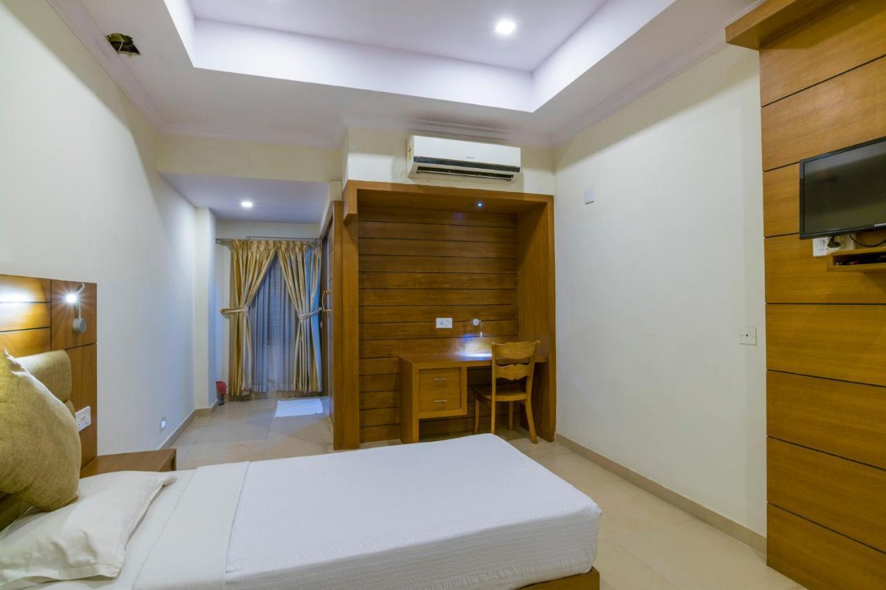 Готель Sree Gokulam Residency Thrissur Екстер'єр фото