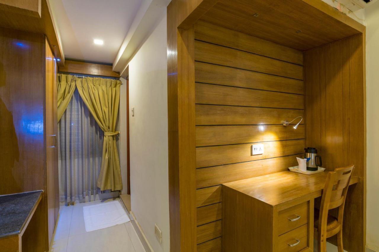 Готель Sree Gokulam Residency Thrissur Екстер'єр фото